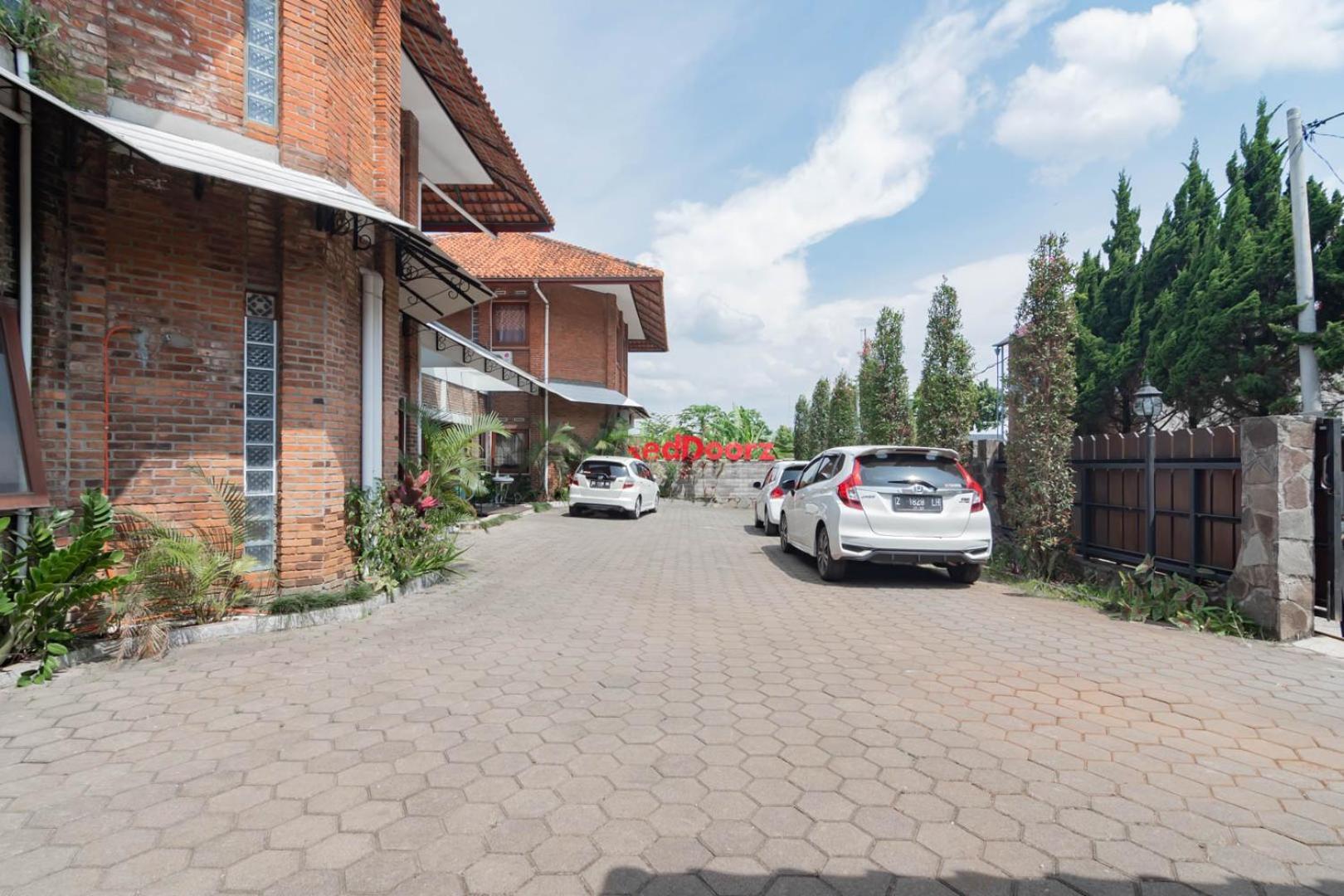 Reddoorz Plus Near Dago Pakar Bandung Luaran gambar