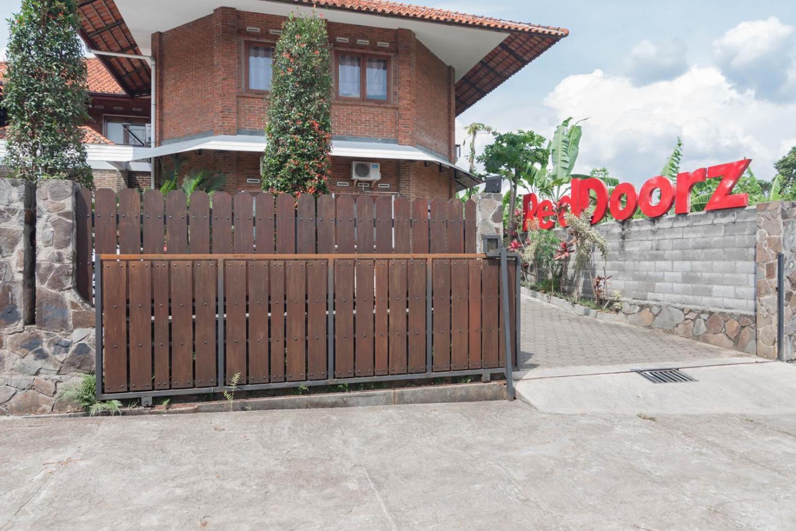 Reddoorz Plus Near Dago Pakar Bandung Luaran gambar